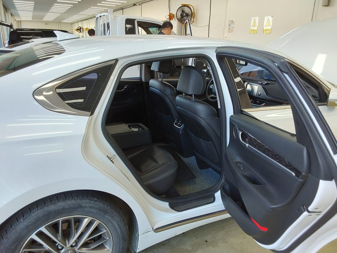 HYUNDAI GRANDEUR IG 2.4 GDi PREMIUM 2018 - zdjęcie 13