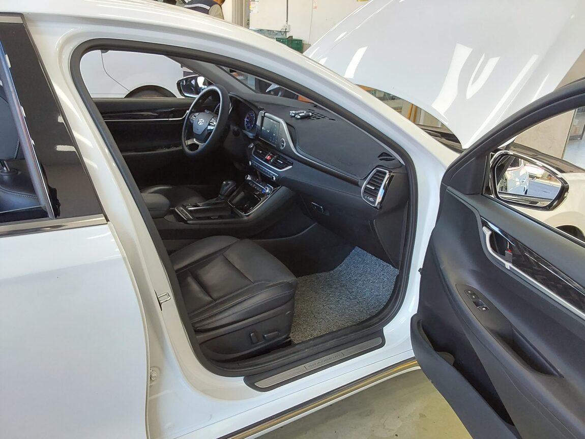 HYUNDAI GRANDEUR IG 2.4 GDi PREMIUM 2018 - zdjęcie 14
