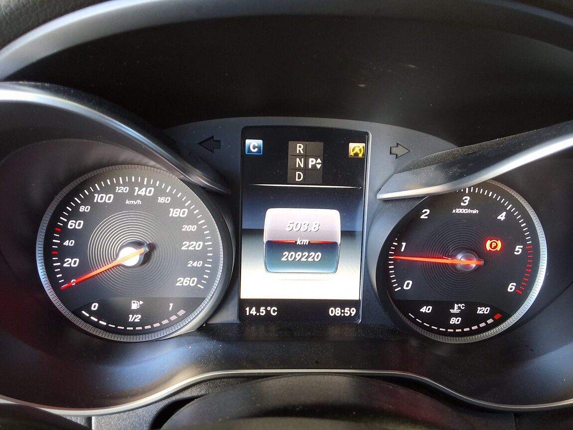 MERCEDES-BENZ C-CLASS (4TH GEN) C220 d 4MATIC ESTATE 2016 - zdjęcie 9
