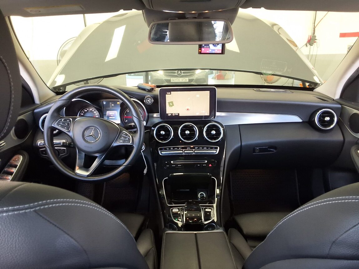 MERCEDES-BENZ C-CLASS (4TH GEN) C220 d 4MATIC ESTATE 2016 - zdjęcie 11