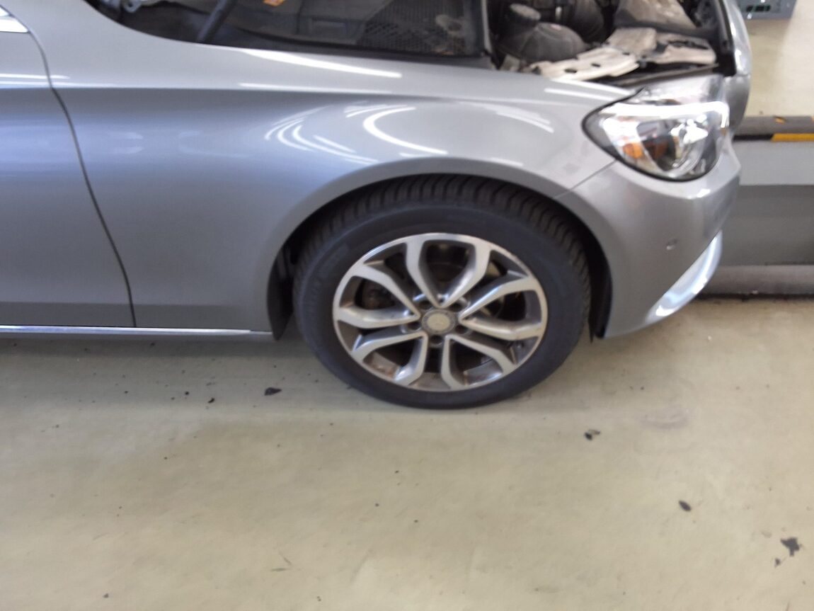 MERCEDES-BENZ C-CLASS (4TH GEN) C220 d 4MATIC ESTATE 2016 - zdjęcie 24