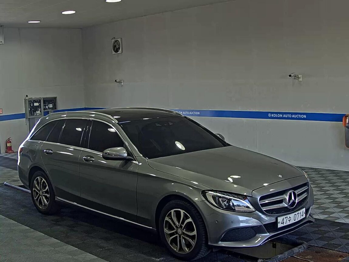 MERCEDES-BENZ C-CLASS (4TH GEN) C220 d 4MATIC ESTATE 2016 - zdjęcie 3