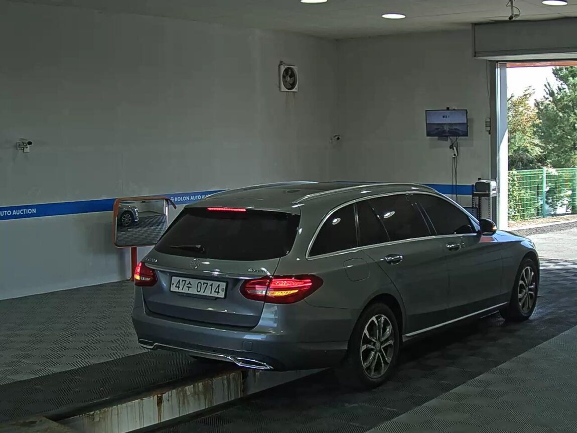 MERCEDES-BENZ C-CLASS (4TH GEN) C220 d 4MATIC ESTATE 2016 - zdjęcie 5