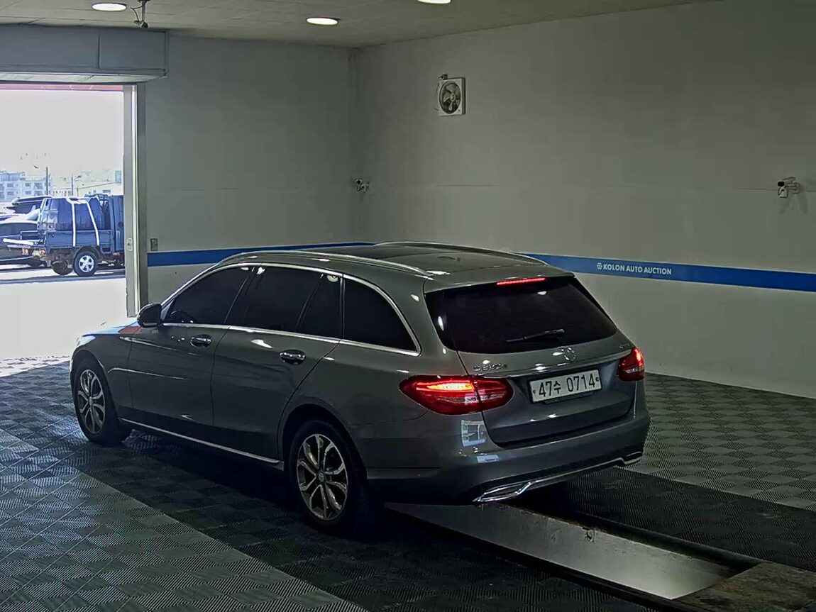 MERCEDES-BENZ C-CLASS (4TH GEN) C220 d 4MATIC ESTATE 2016 - zdjęcie 6