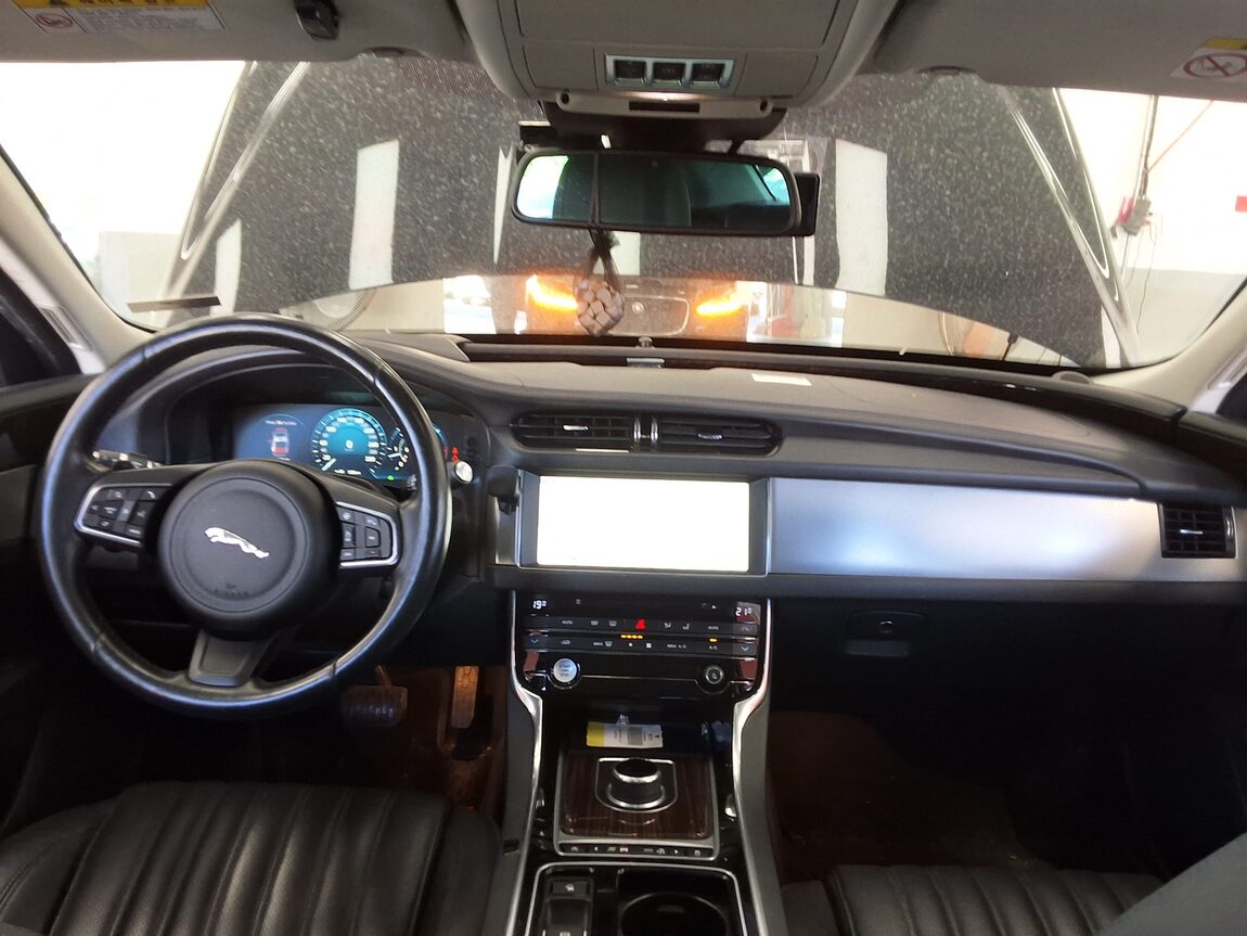 JAGUAR XF (2ND GEN) 3.0 30d PORTFOLIO 2017 - zdjęcie 11