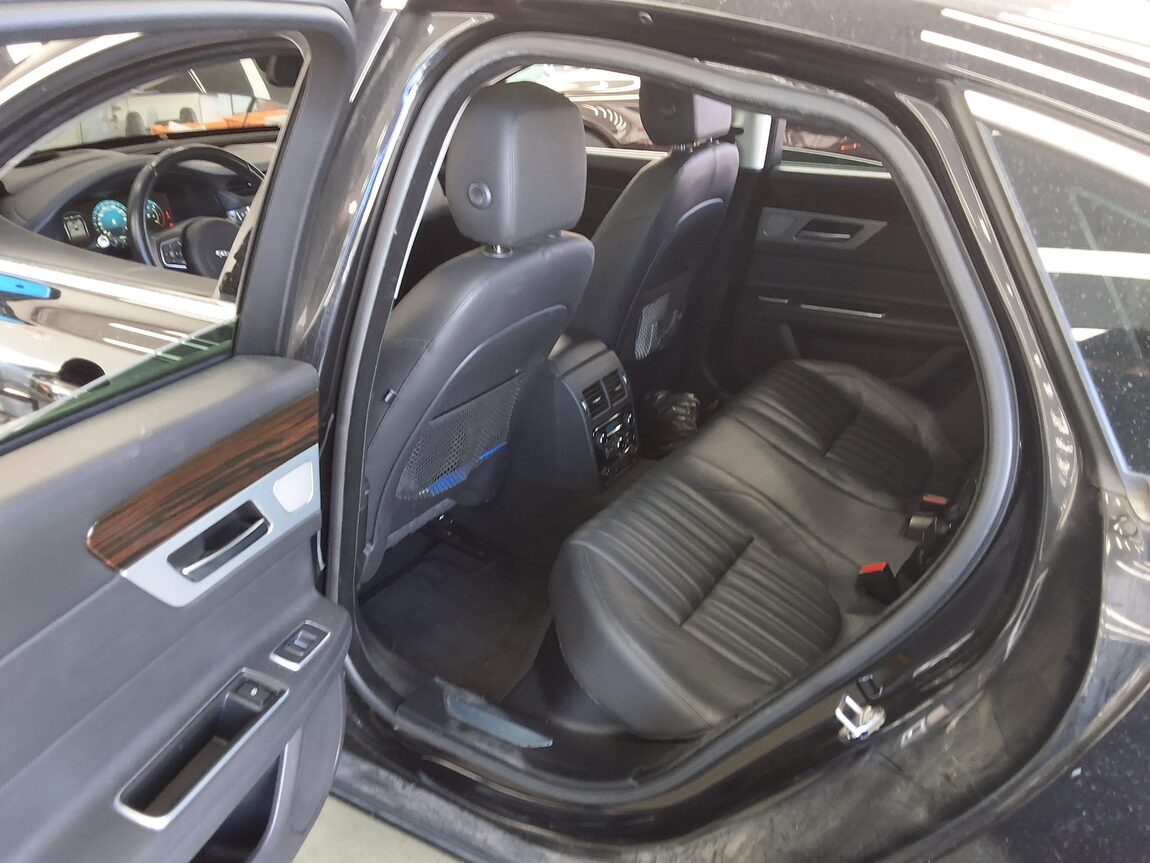 JAGUAR XF (2ND GEN) 3.0 30d PORTFOLIO 2017 - zdjęcie 12