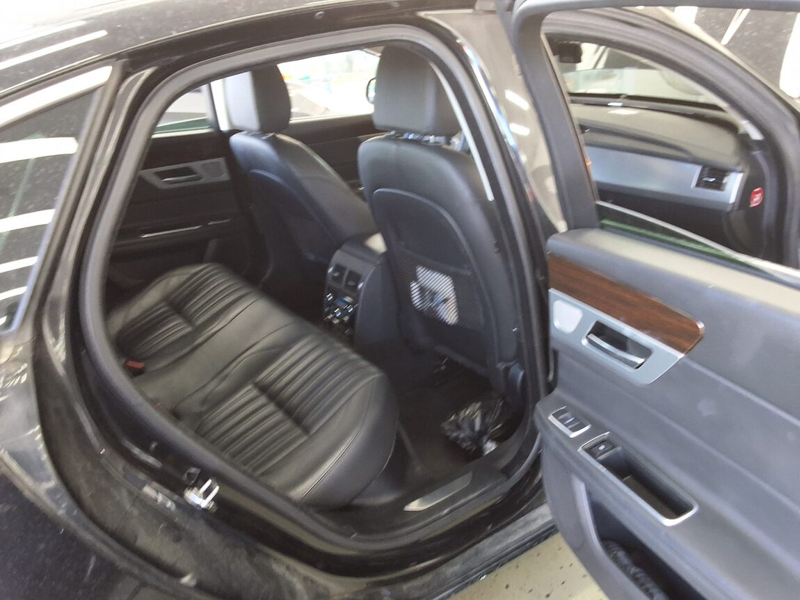 JAGUAR XF (2ND GEN) 3.0 30d PORTFOLIO 2017 - zdjęcie 13
