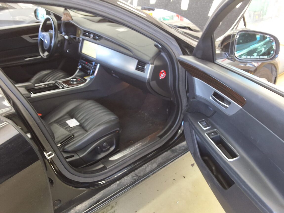 JAGUAR XF (2ND GEN) 3.0 30d PORTFOLIO 2017 - zdjęcie 14