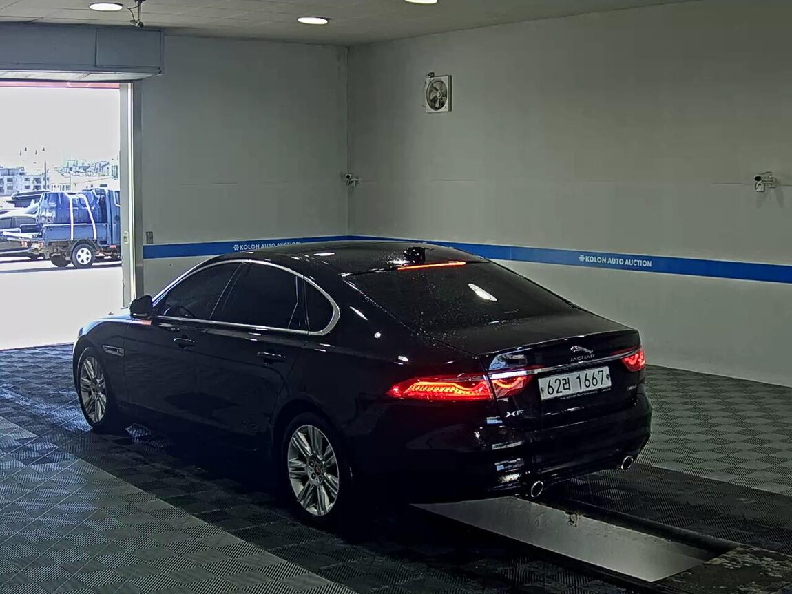 JAGUAR XF (2ND GEN) 3.0 30d PORTFOLIO 2017 - zdjęcie 6