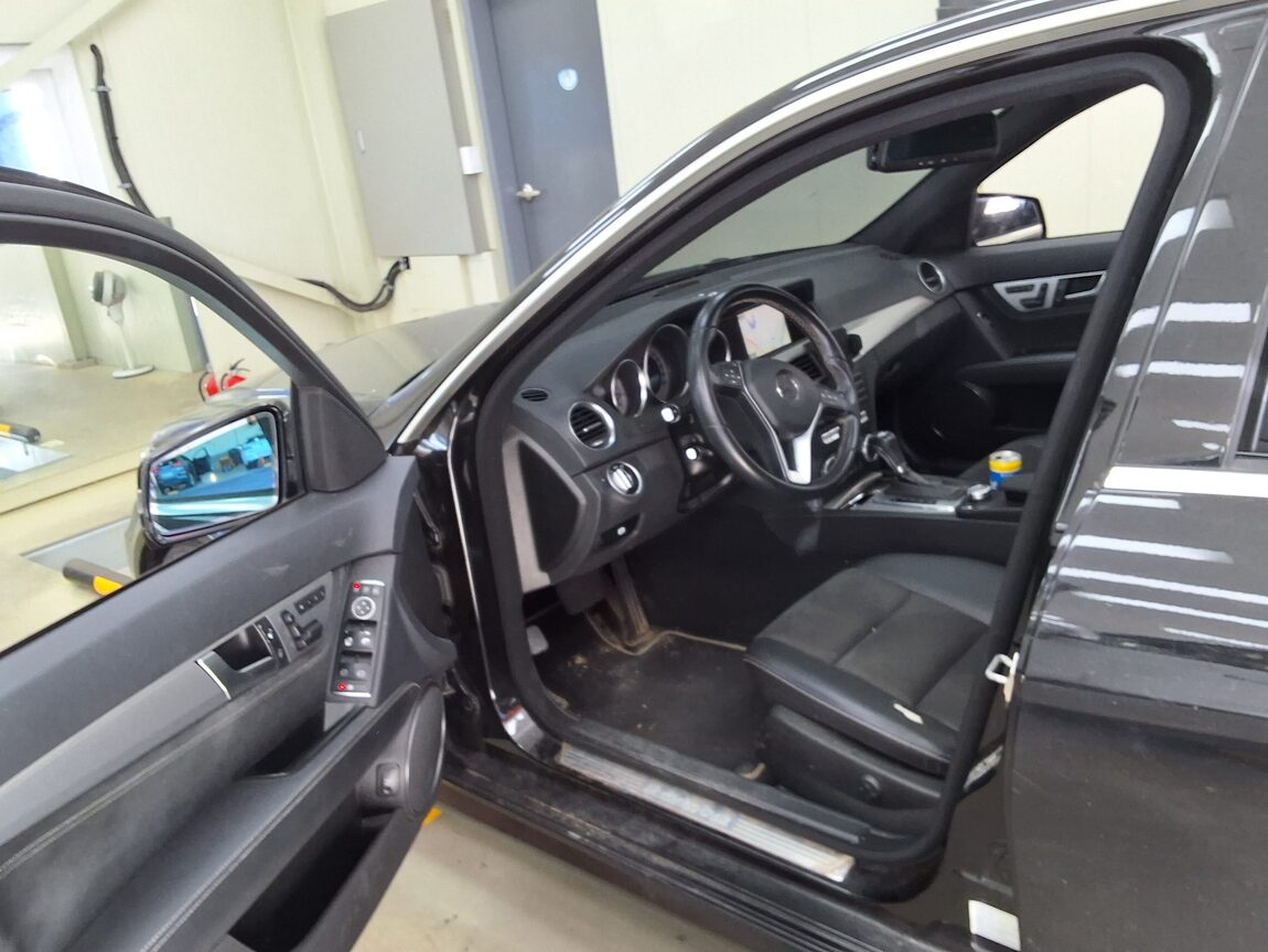 MERCEDES-BENZ C-CLASS (3RD GEN) C200 AVANTGARDE EDITION C 2014 - zdjęcie 11