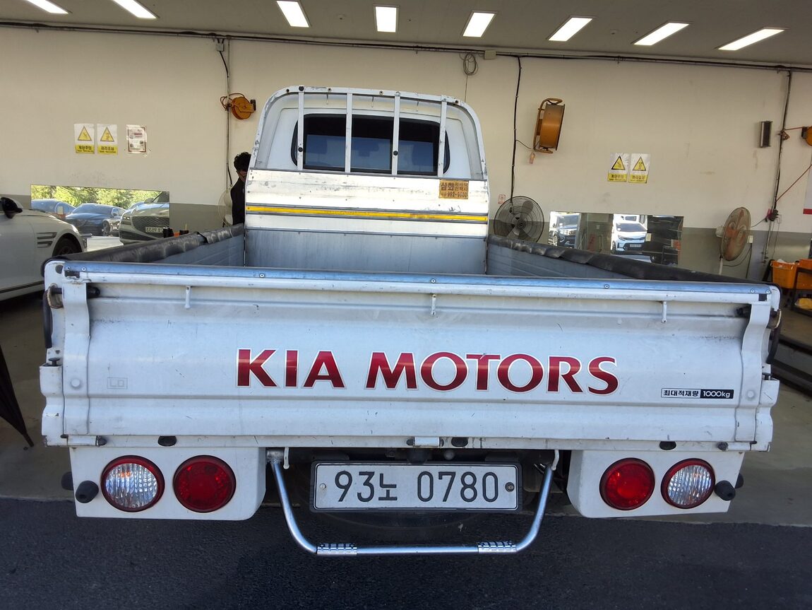 KIA THE NEW BONGO III CARGO 1 TON KING CAB EXTRA LONG WHEELBASE GL 2020 - zdjęcie 12