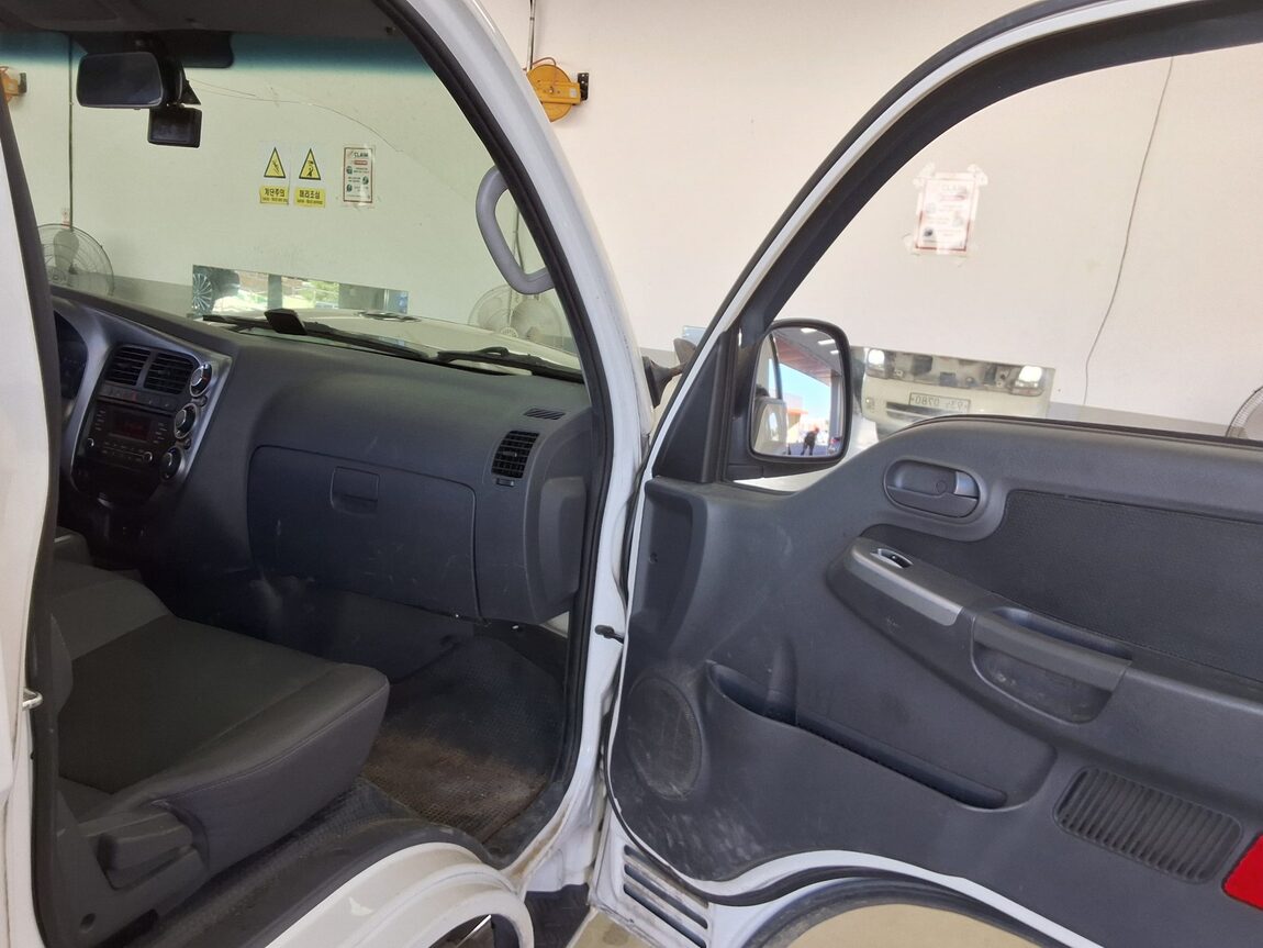 KIA THE NEW BONGO III CARGO 1 TON KING CAB EXTRA LONG WHEELBASE GL 2020 - zdjęcie 11