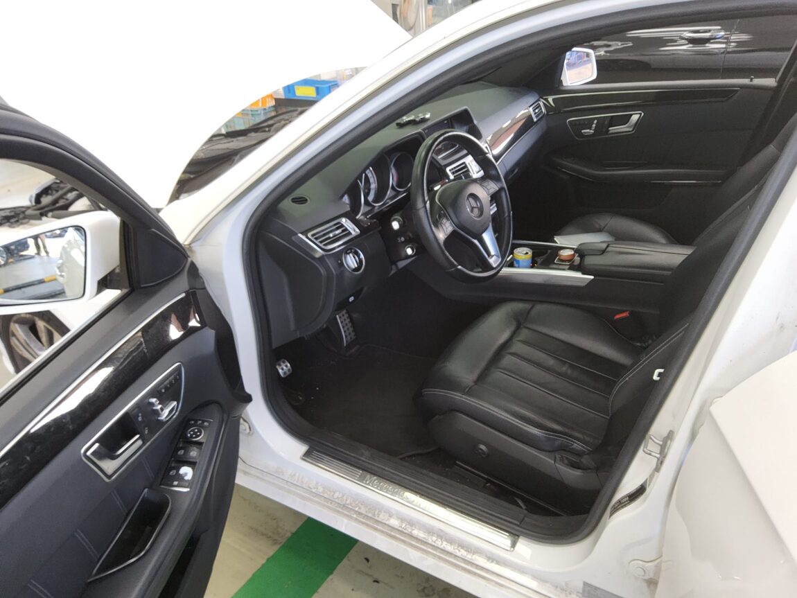 MERCEDES-BENZ E-CLASS (4TH GEN) E300 AVANTGARDE 2014 - zdjęcie 10