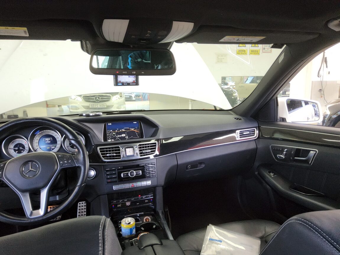 MERCEDES-BENZ E-CLASS (4TH GEN) E300 AVANTGARDE 2014 - zdjęcie 11