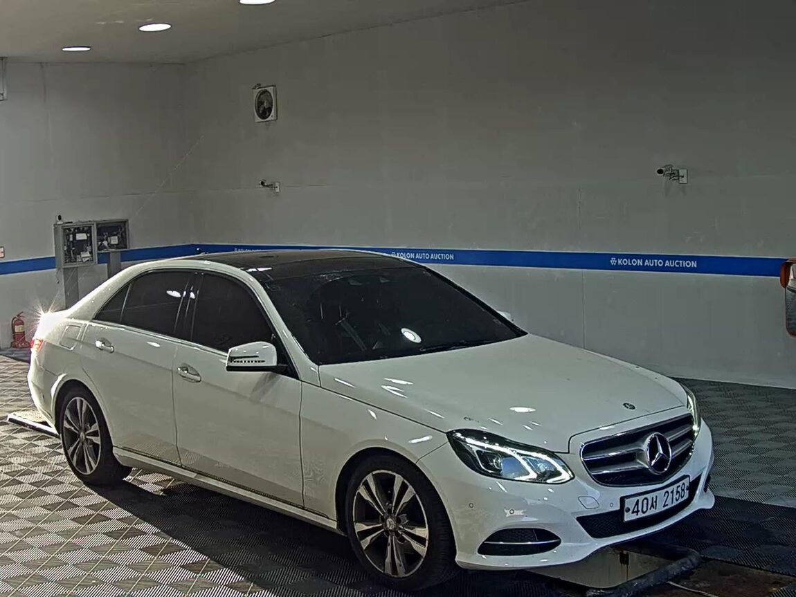 MERCEDES-BENZ E-CLASS (4TH GEN) E300 AVANTGARDE 2014 - zdjęcie 3