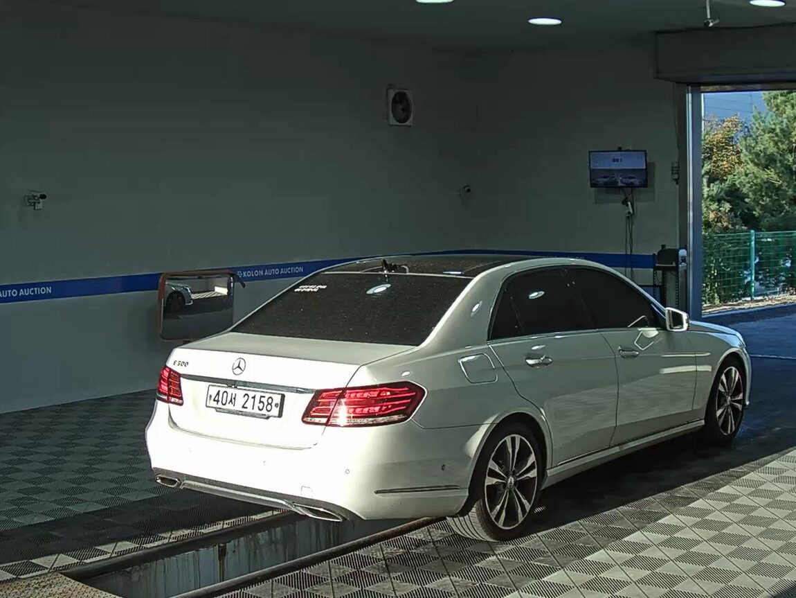 MERCEDES-BENZ E-CLASS (4TH GEN) E300 AVANTGARDE 2014 - zdjęcie 5