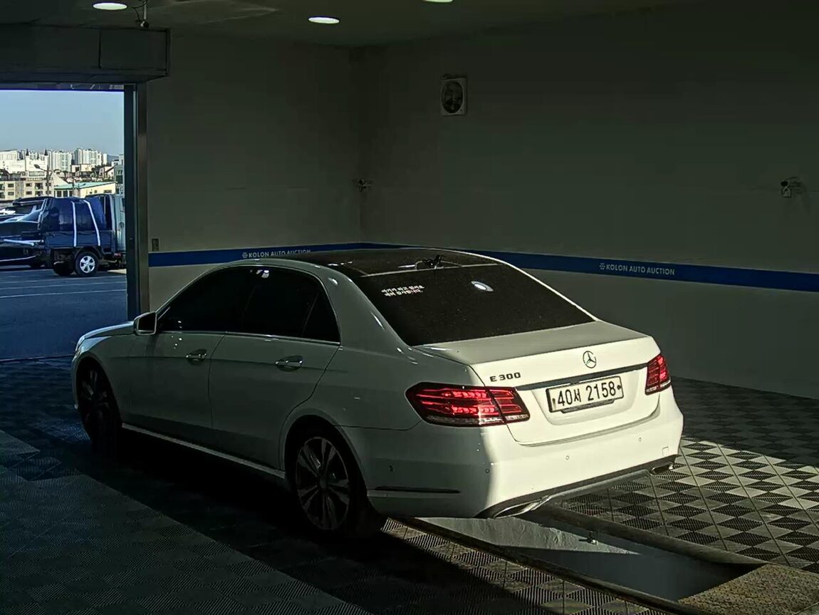 MERCEDES-BENZ E-CLASS (4TH GEN) E300 AVANTGARDE 2014 - zdjęcie 6