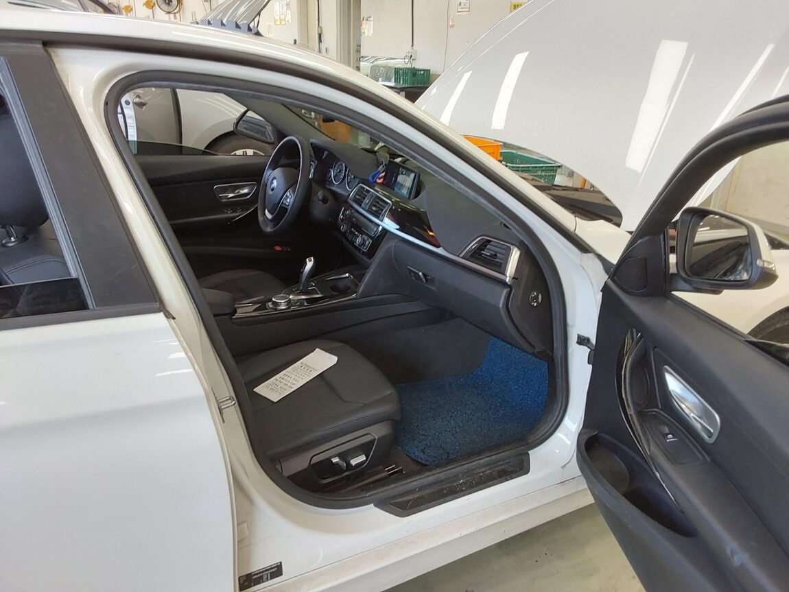 BMW 3 SERIES (6TH GEN) 320d 2017 - zdjęcie 14