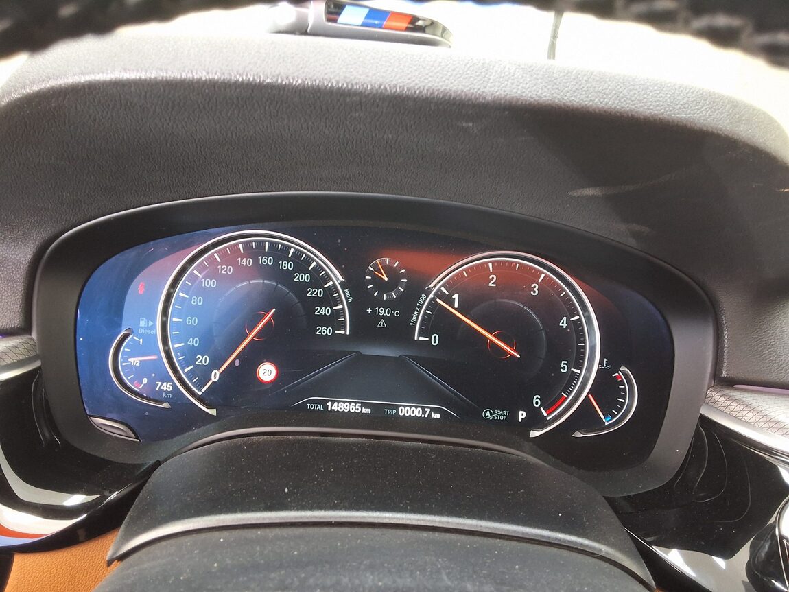 BMW 5 SERIES (7TH GEN) 520d M SPORT PACK 2017 - zdjęcie 10