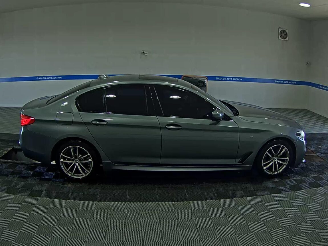 BMW 5 SERIES (7TH GEN) 520d M SPORT PACK 2017 - zdjęcie 4