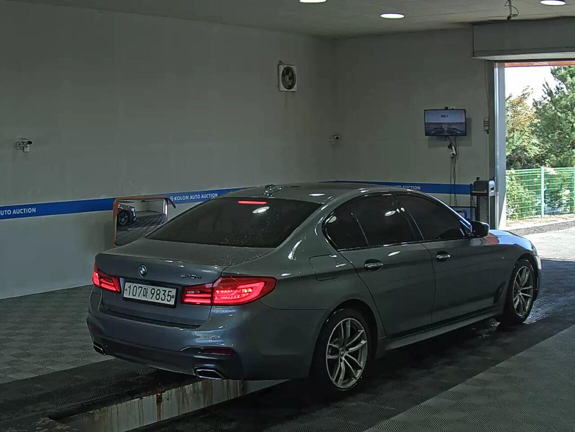 BMW 5 SERIES (7TH GEN) 520d M SPORT PACK 2017 - zdjęcie 5