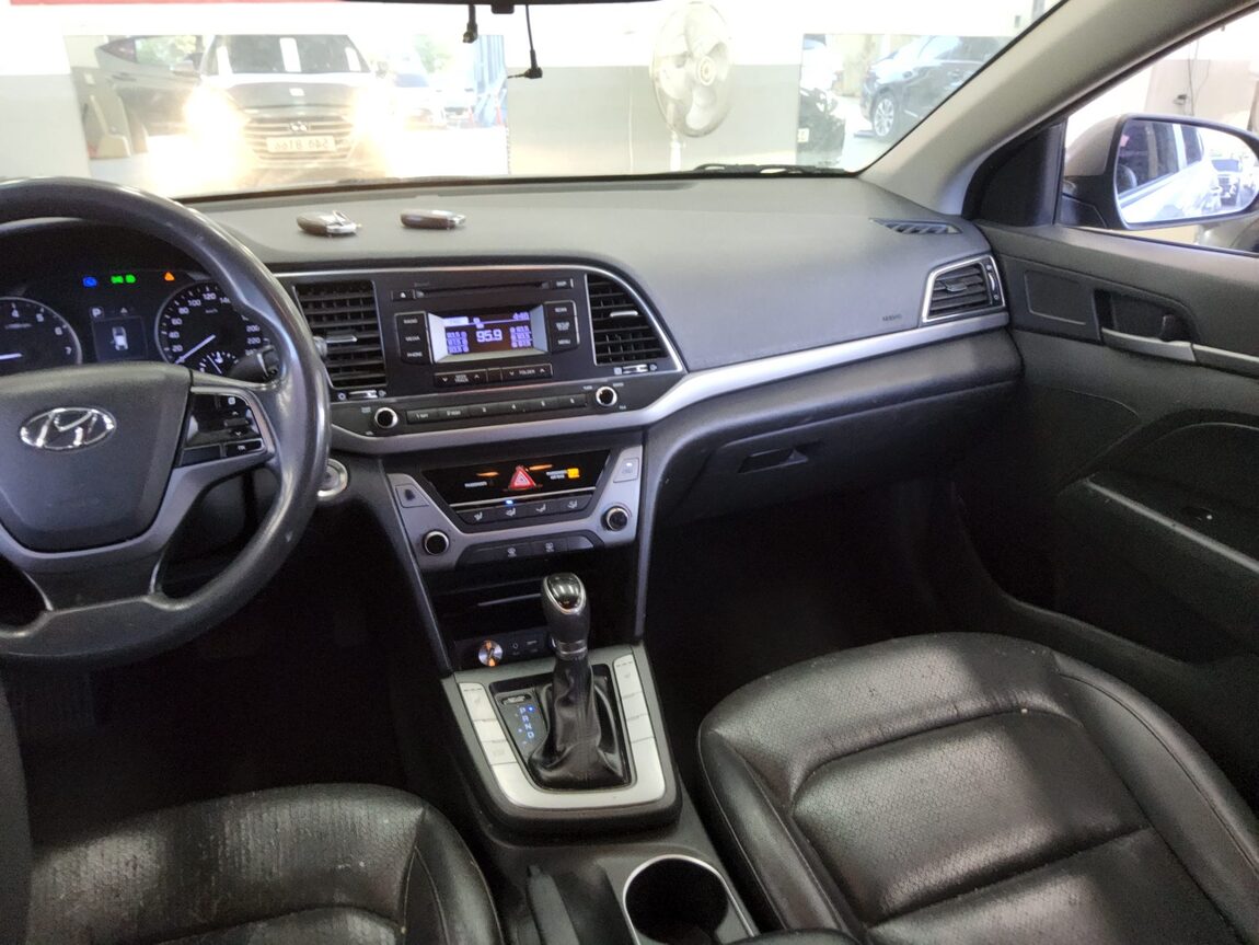 HYUNDAI AVANTE AD 1.6 GDi VALUE PLUS 2018 - zdjęcie 11