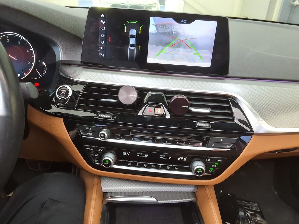 BMW 5 SERIES (7TH GEN) 520d xDRIVE M SPORT PACK 2018 - zdjęcie 24