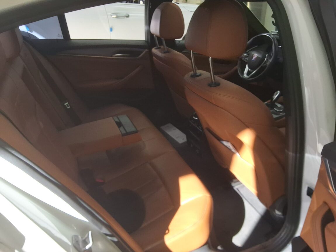 BMW 5 SERIES (7TH GEN) 520d xDRIVE M SPORT PACK 2018 - zdjęcie 14