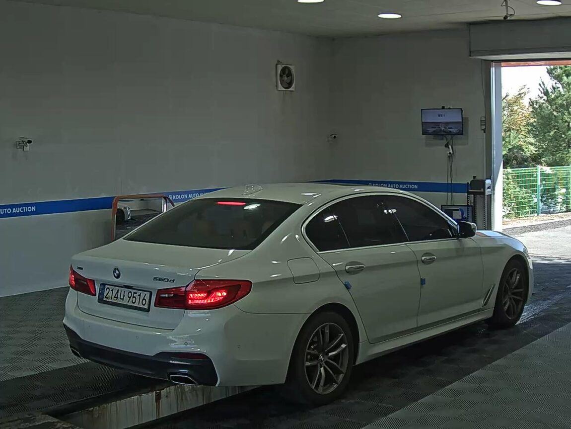BMW 5 SERIES (7TH GEN) 520d xDRIVE M SPORT PACK 2018 - zdjęcie 5