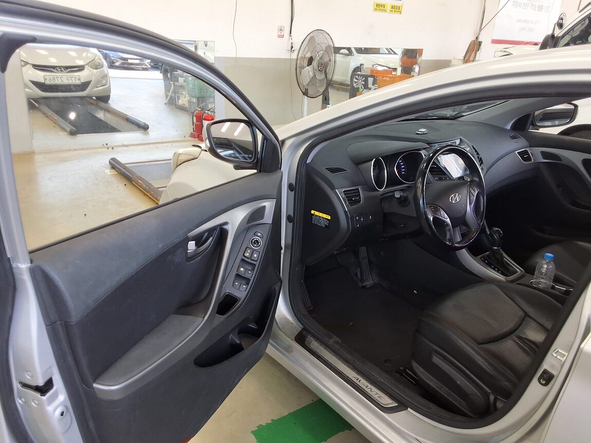 HYUNDAI THE NEW AVANTE MD 1.6 GDi MODERN 2014 - zdjęcie 10
