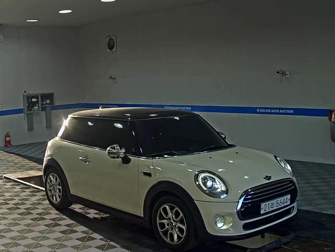MINI COOPER (3RD GEN) 1.5 HIGH 2014 - zdjęcie 3