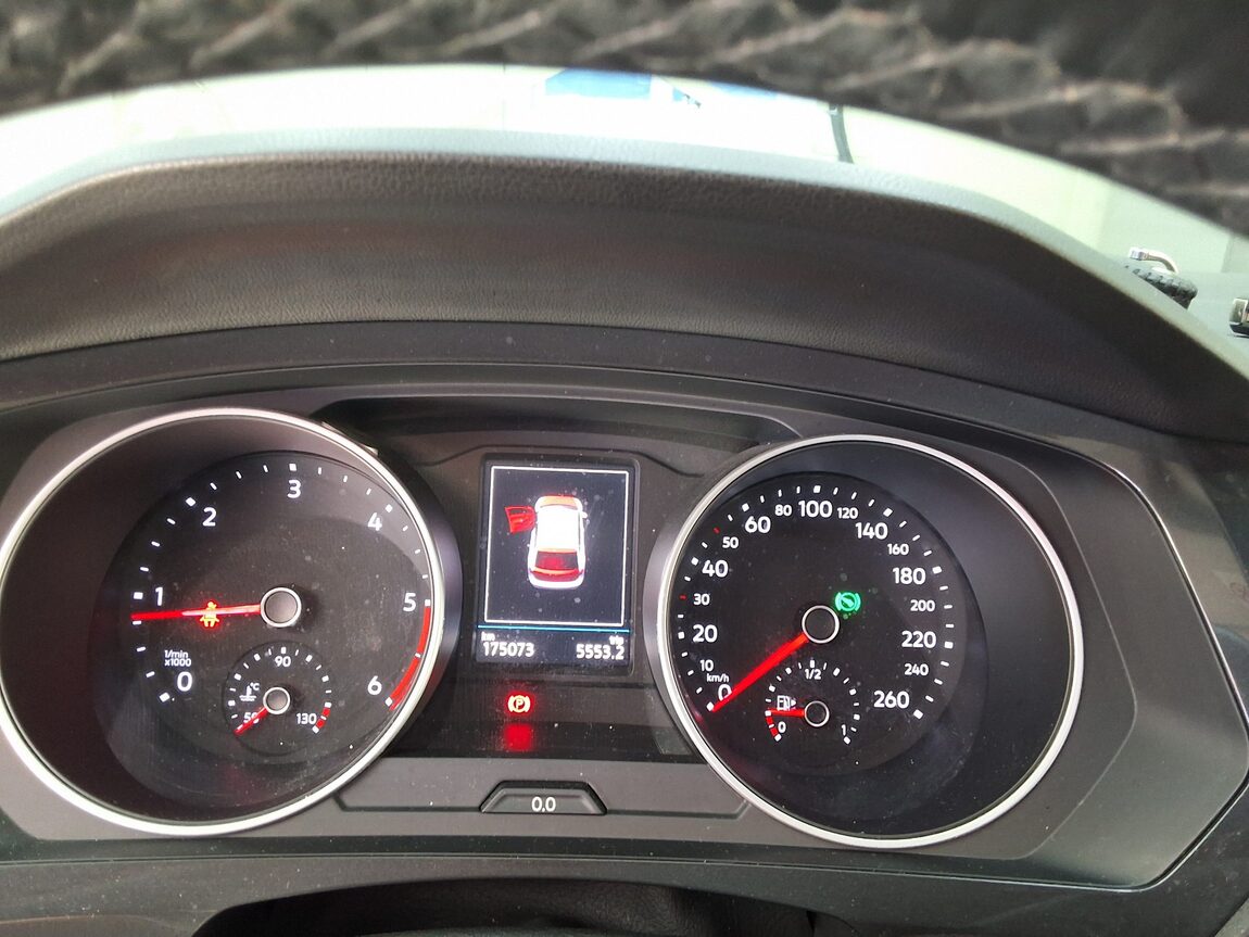 VOLKSWAGEN TIGUAN (2ND GEN) 2.0 TDI PREMIUM 2018 - zdjęcie 10