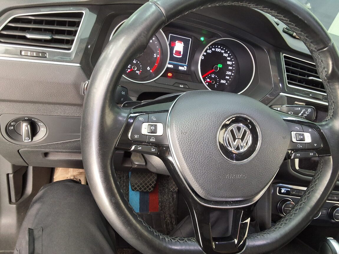 VOLKSWAGEN TIGUAN (2ND GEN) 2.0 TDI PREMIUM 2018 - zdjęcie 23