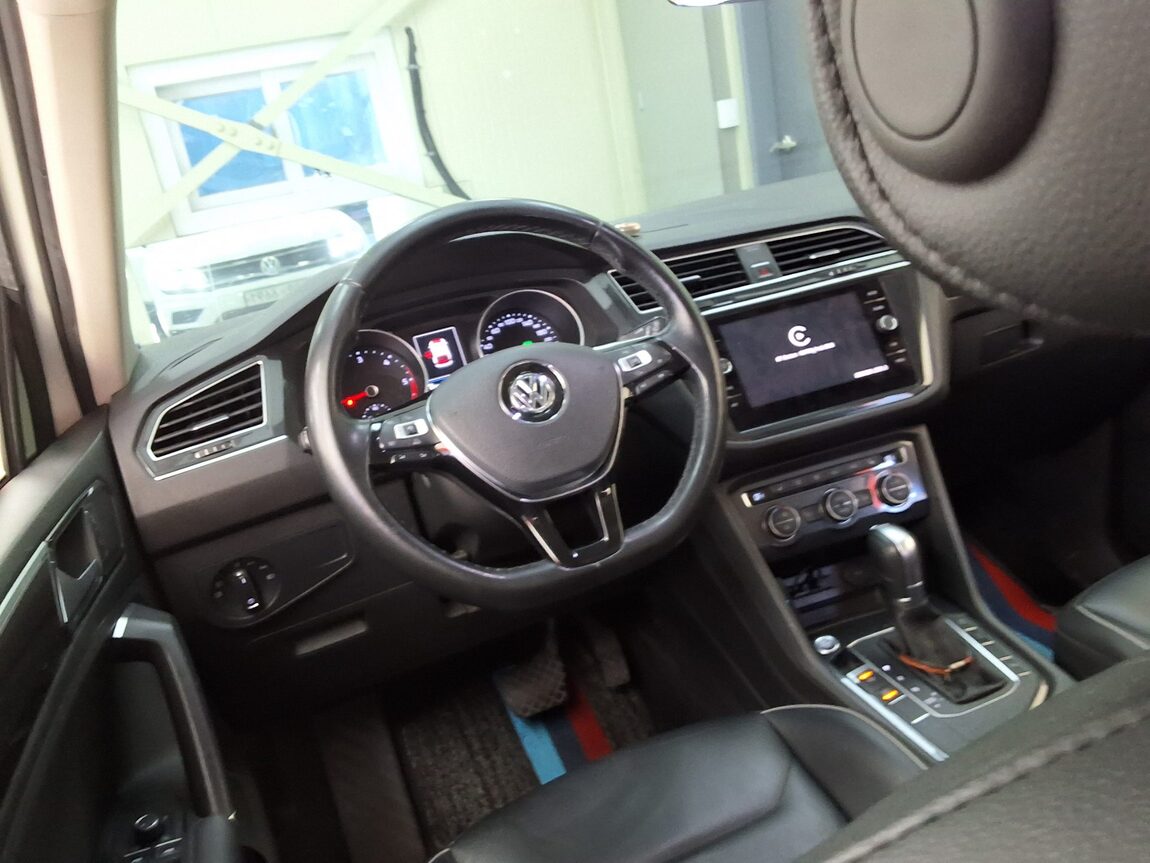 VOLKSWAGEN TIGUAN (2ND GEN) 2.0 TDI PREMIUM 2018 - zdjęcie 12