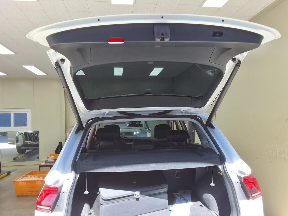 VOLKSWAGEN TIGUAN (2ND GEN) 2.0 TDI PREMIUM 2018 - zdjęcie 16