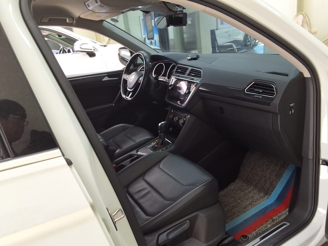 VOLKSWAGEN TIGUAN (2ND GEN) 2.0 TDI PREMIUM 2018 - zdjęcie 15