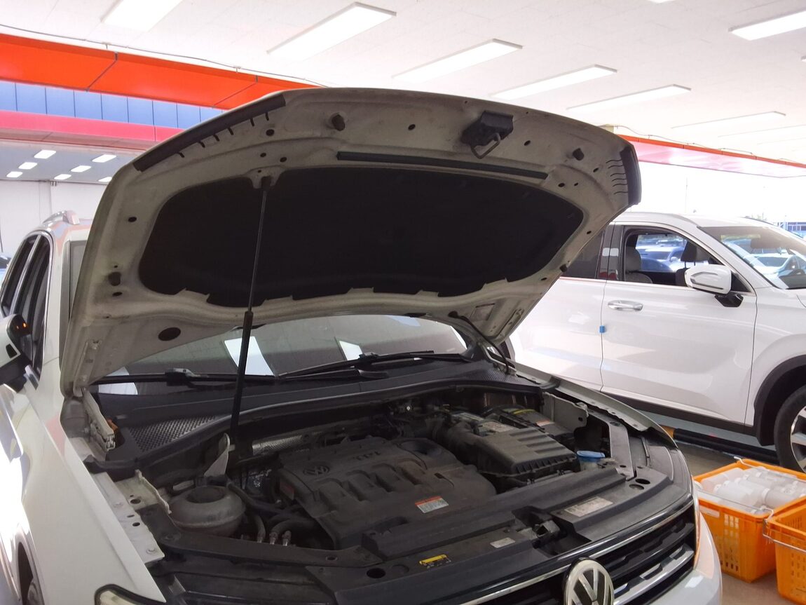VOLKSWAGEN TIGUAN (2ND GEN) 2.0 TDI PREMIUM 2018 - zdjęcie 18