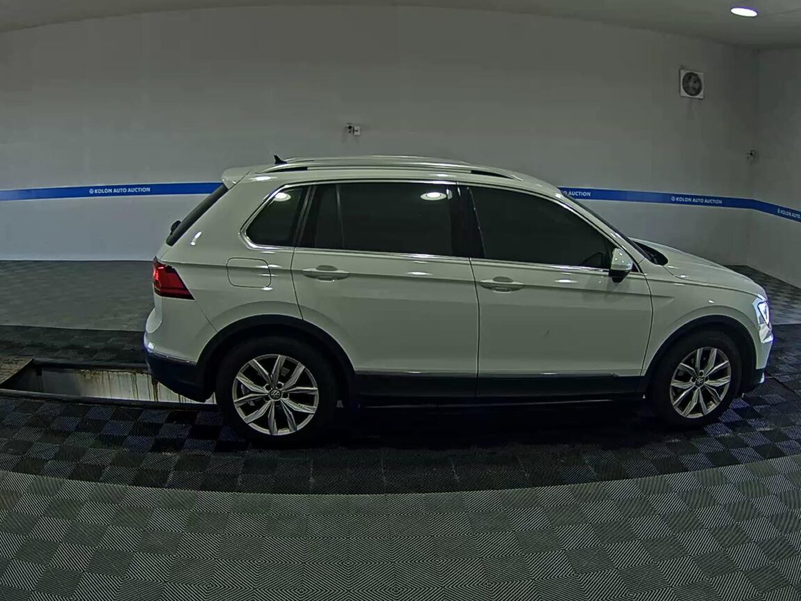 VOLKSWAGEN TIGUAN (2ND GEN) 2.0 TDI PREMIUM 2018 - zdjęcie 4