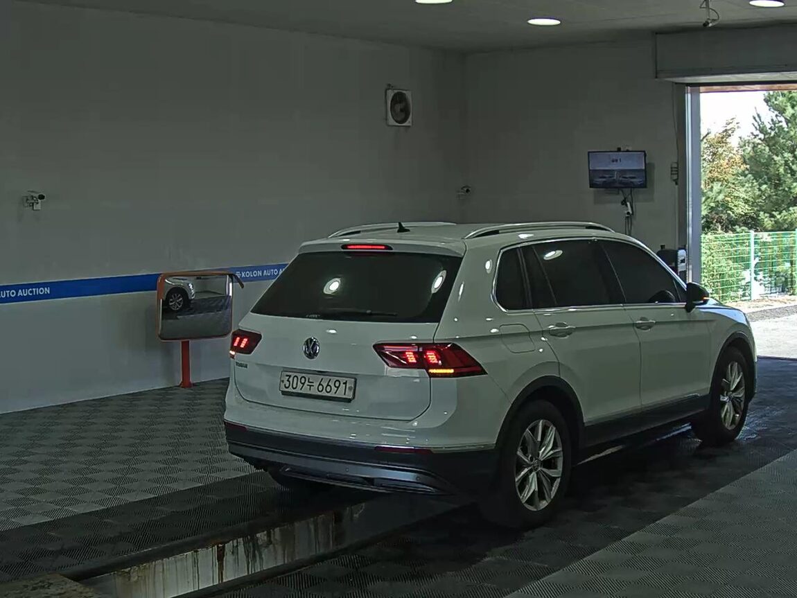 VOLKSWAGEN TIGUAN (2ND GEN) 2.0 TDI PREMIUM 2018 - zdjęcie 5