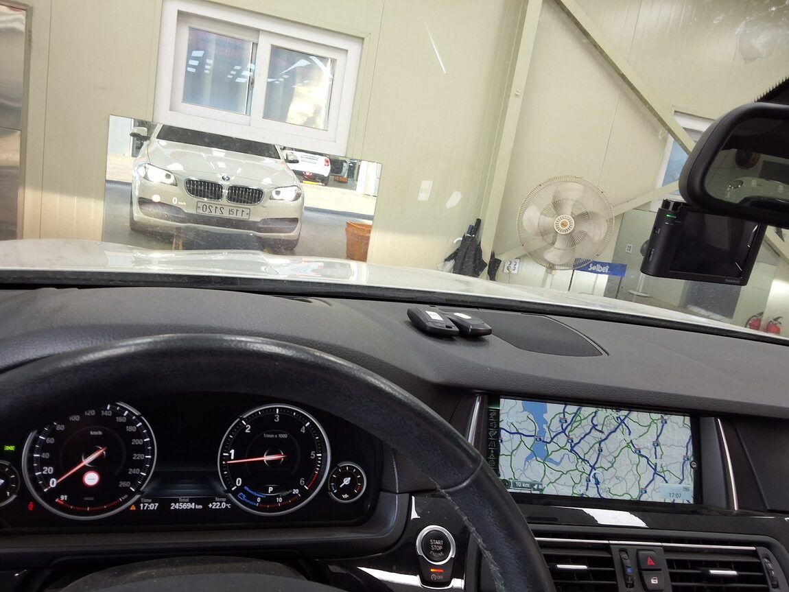 BMW 5 SERIES (6TH GEN) 520d xDRIVE 2014 - zdjęcie 25