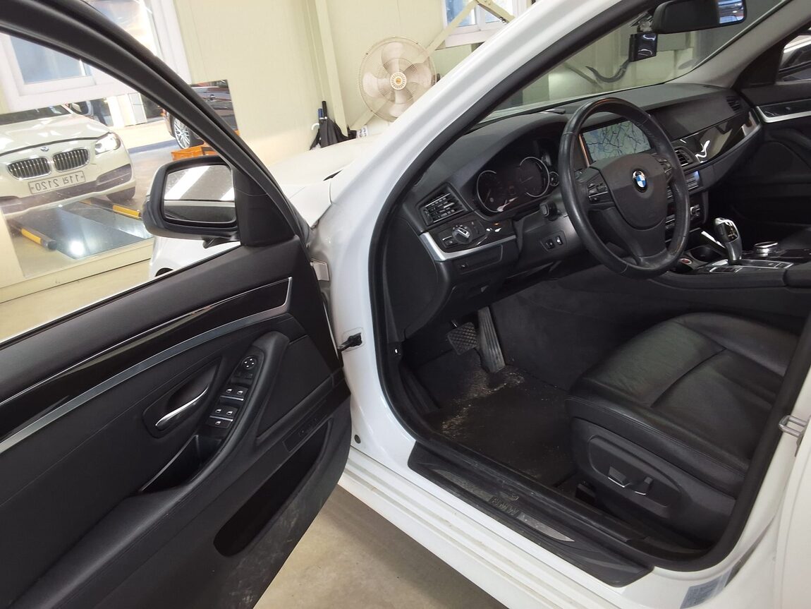 BMW 5 SERIES (6TH GEN) 520d xDRIVE 2014 - zdjęcie 11