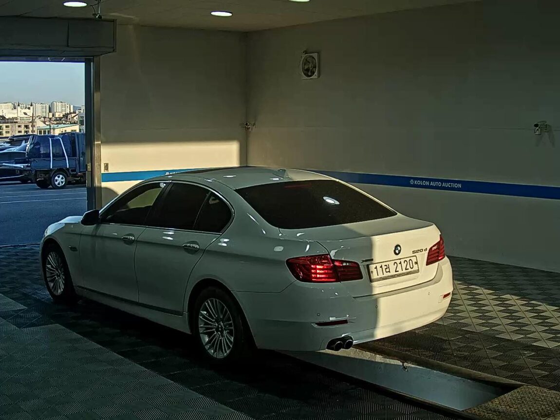 BMW 5 SERIES (6TH GEN) 520d xDRIVE 2014 - zdjęcie 6