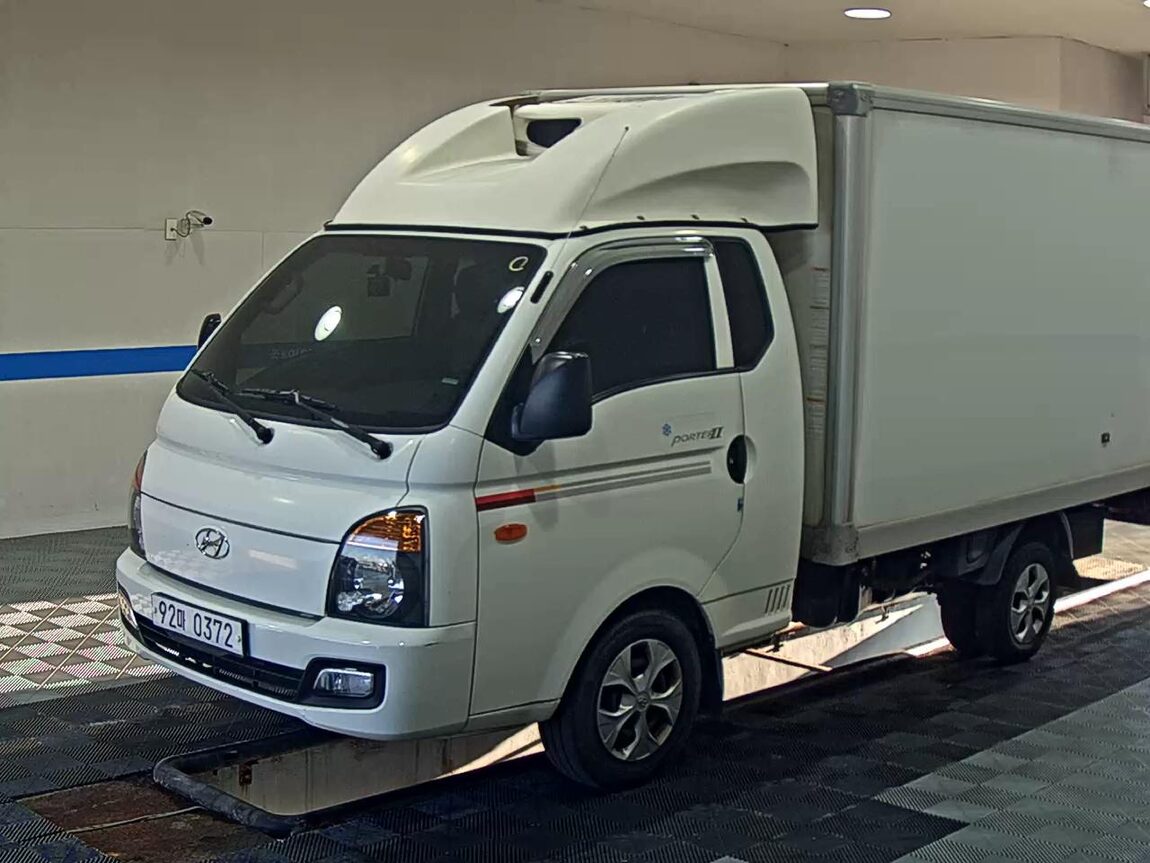 HYUNDAI PORTER II HIGH-ROOF FREEZER BOX TRUCK SUPER CAB TWIN COMPRESSOR 2018 - zdjęcie 2