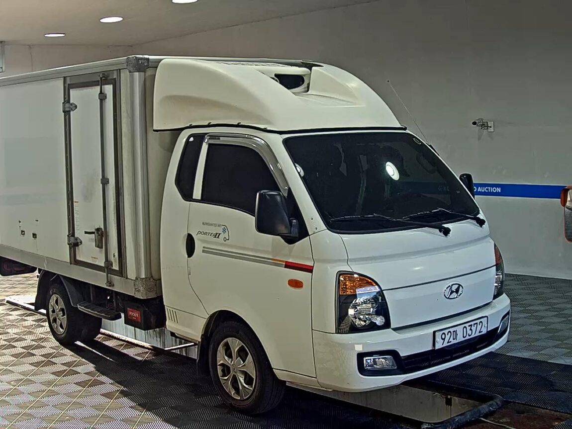 HYUNDAI PORTER II HIGH-ROOF FREEZER BOX TRUCK SUPER CAB TWIN COMPRESSOR 2018 - zdjęcie 3