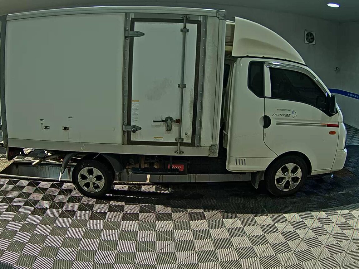 HYUNDAI PORTER II HIGH-ROOF FREEZER BOX TRUCK SUPER CAB TWIN COMPRESSOR 2018 - zdjęcie 4