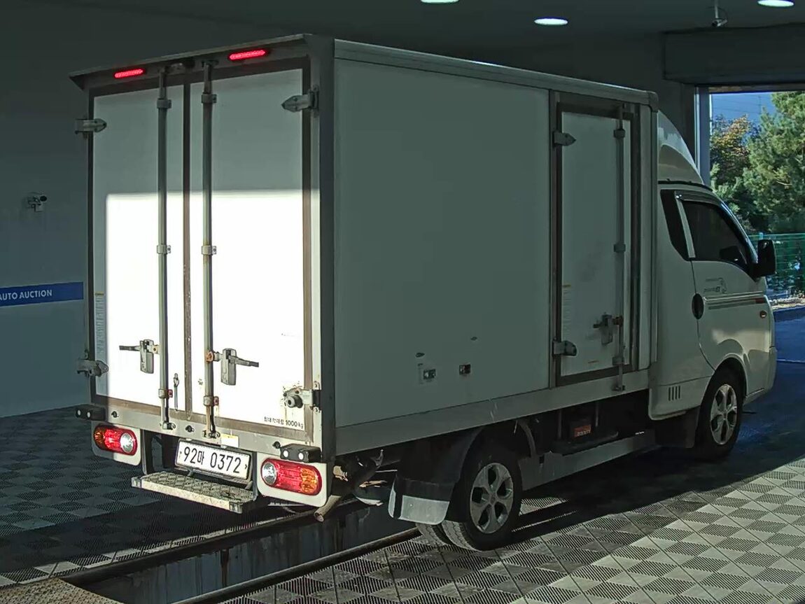 HYUNDAI PORTER II HIGH-ROOF FREEZER BOX TRUCK SUPER CAB TWIN COMPRESSOR 2018 - zdjęcie 5