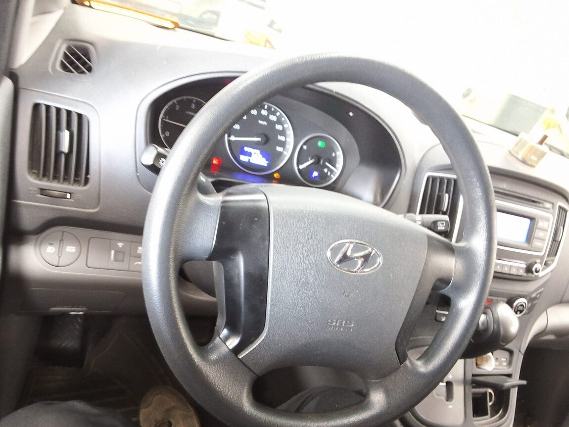 HYUNDAI THE NEW GRAND STAREX 11-SEATER DIESEL SMART 2019 - zdjęcie 22