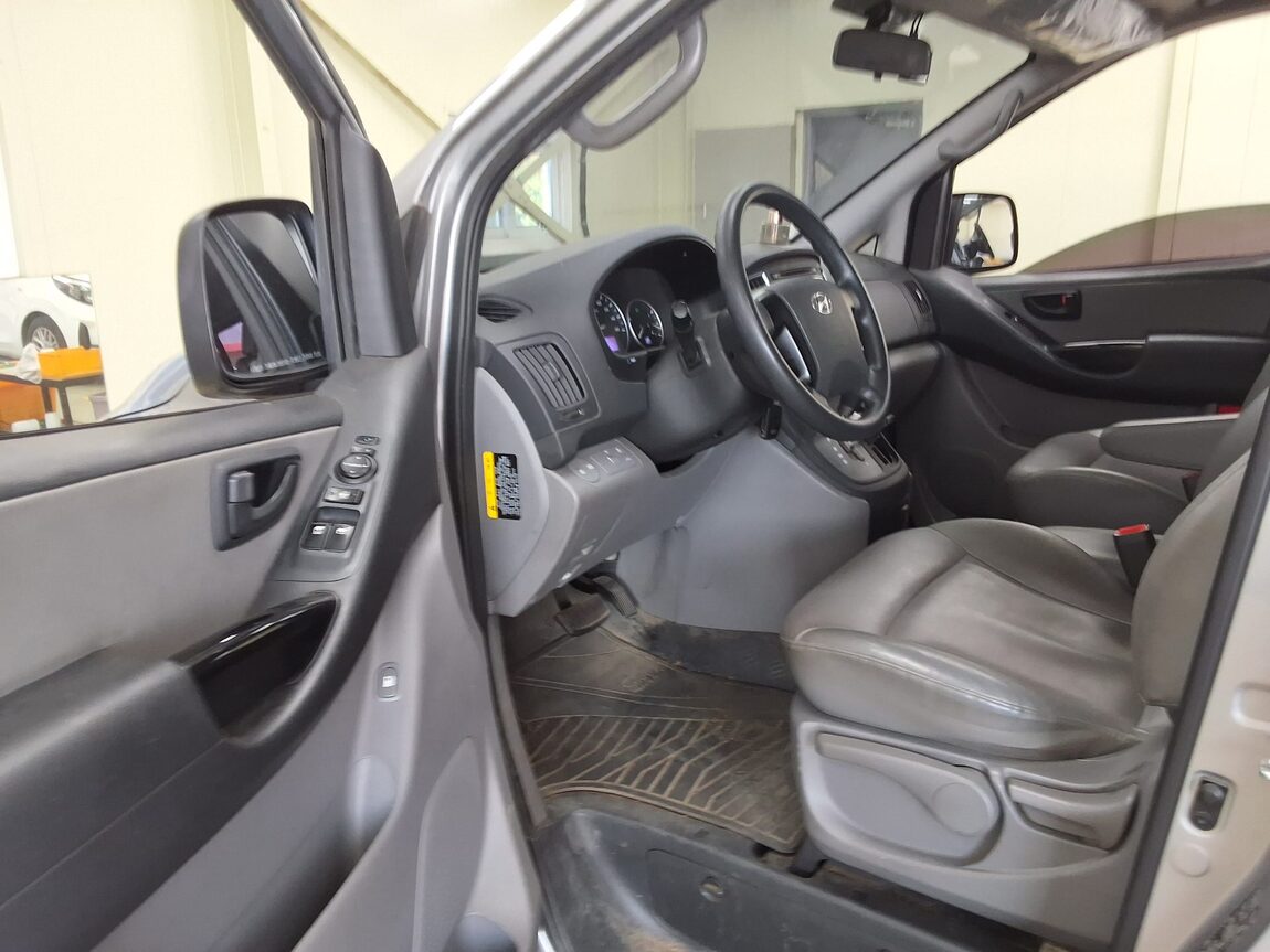 HYUNDAI THE NEW GRAND STAREX 11-SEATER DIESEL SMART 2019 - zdjęcie 11