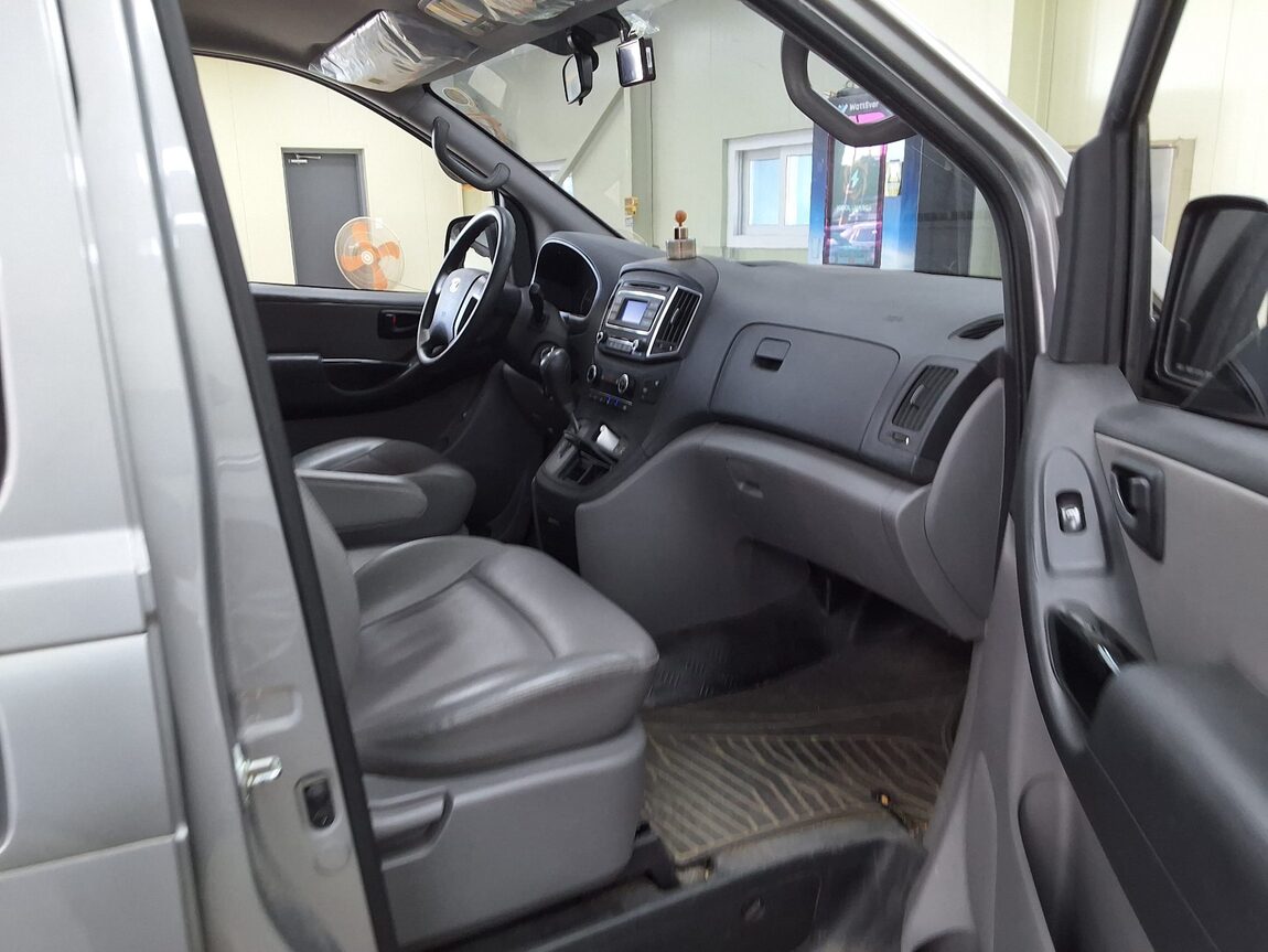 HYUNDAI THE NEW GRAND STAREX 11-SEATER DIESEL SMART 2019 - zdjęcie 15