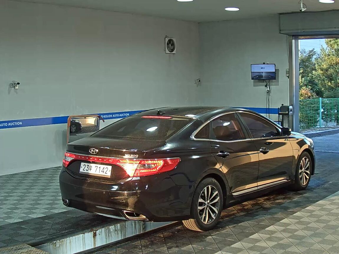 HYUNDAI GRANDEUR HG HG 300 PRIME 2011 - zdjęcie 5